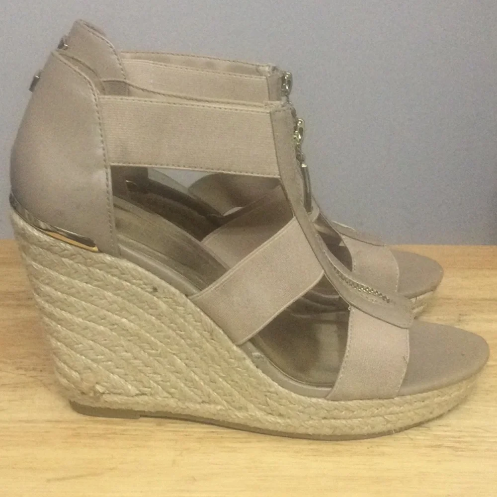🌞 Guess Lauren wedge heels beige gold zip up front 4” high women shoe size 8